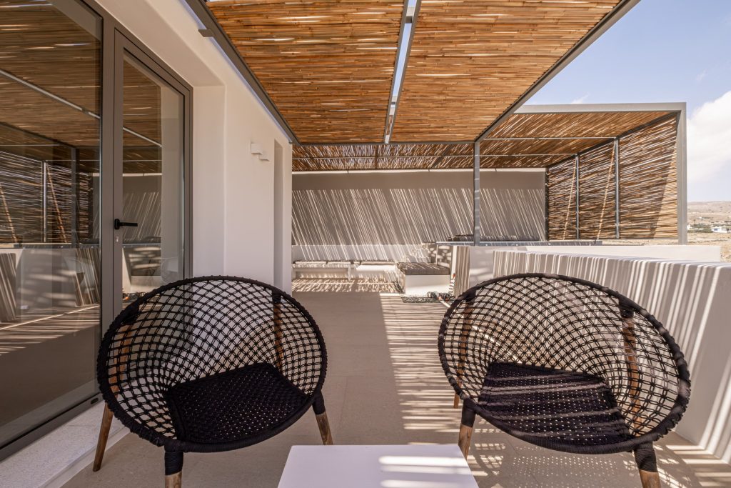 yenesis-tinos-luxury-hotel-suites-tinos-island-private-pool-04